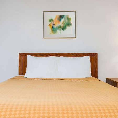 מאונט סטרלינג Days Inn By Wyndham Mt. Sterling מראה חיצוני תמונה