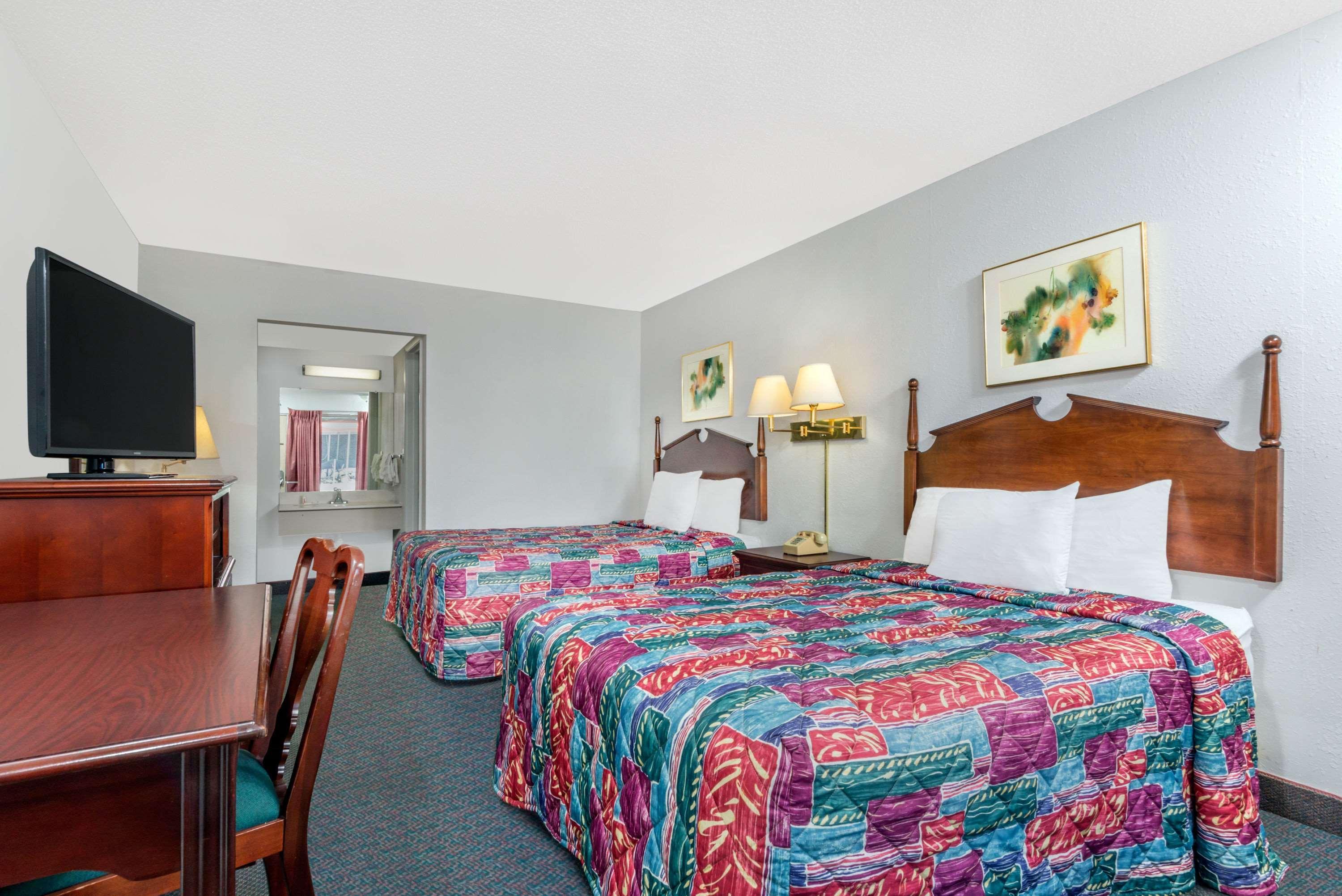 מאונט סטרלינג Days Inn By Wyndham Mt. Sterling מראה חיצוני תמונה