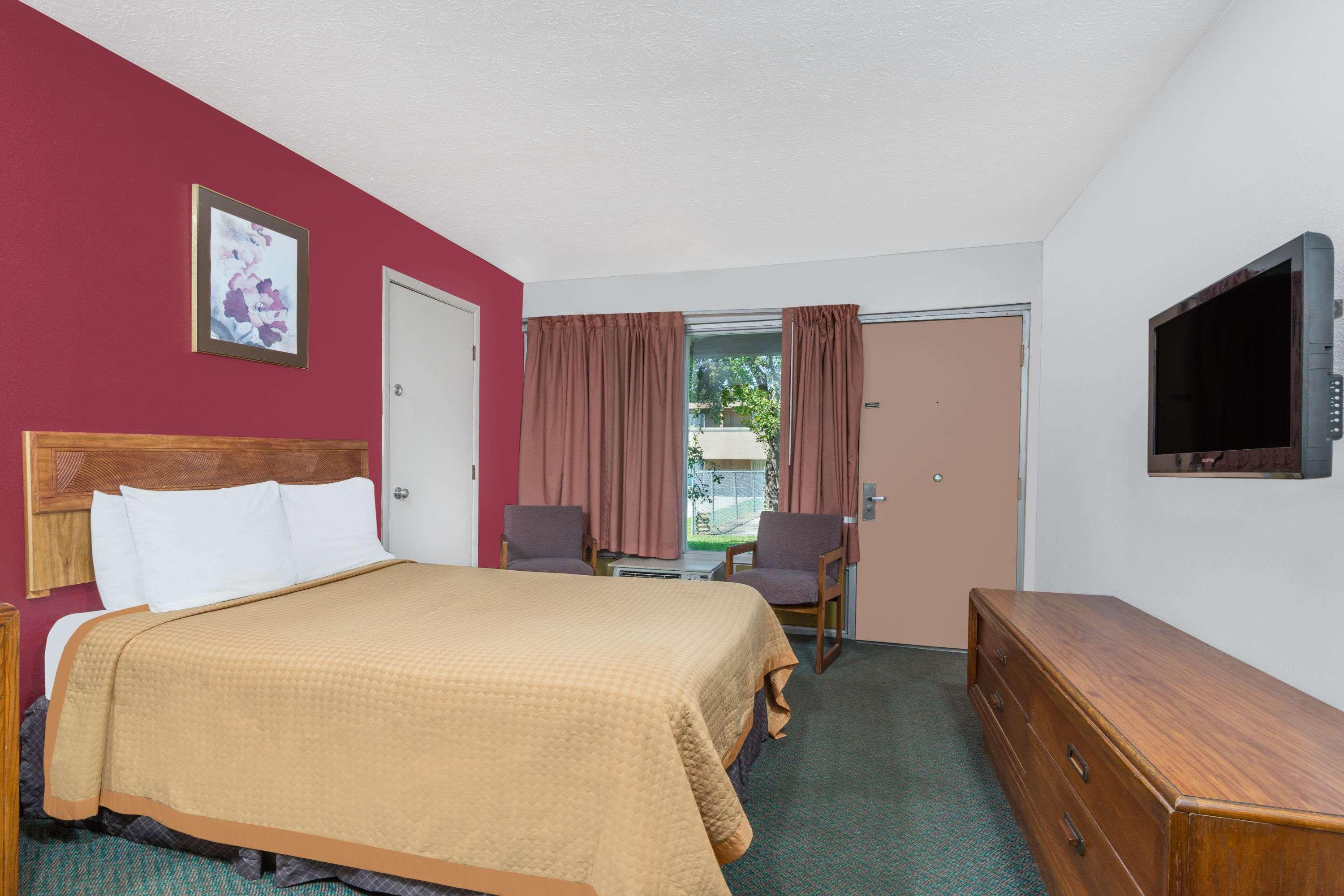 מאונט סטרלינג Days Inn By Wyndham Mt. Sterling מראה חיצוני תמונה