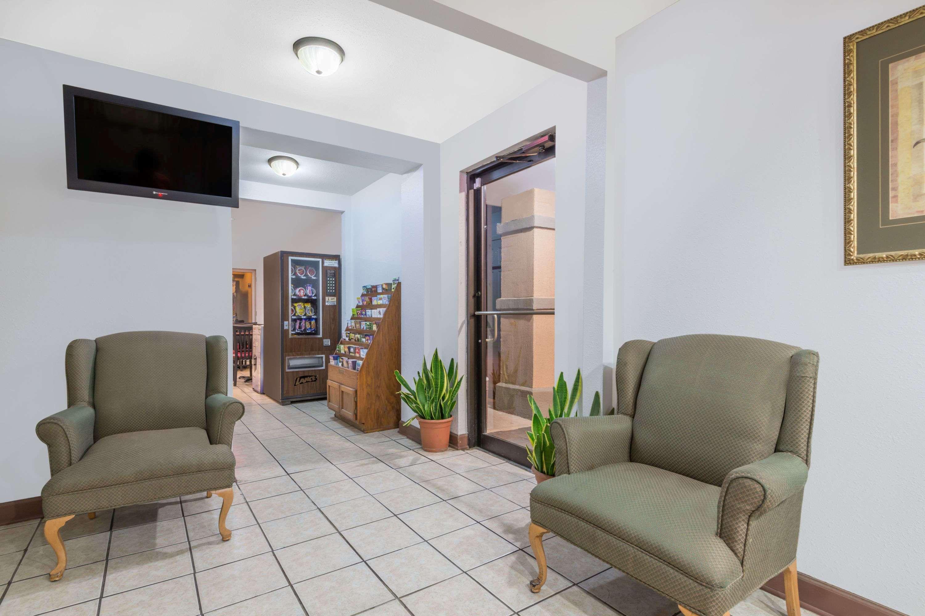 מאונט סטרלינג Days Inn By Wyndham Mt. Sterling מראה חיצוני תמונה