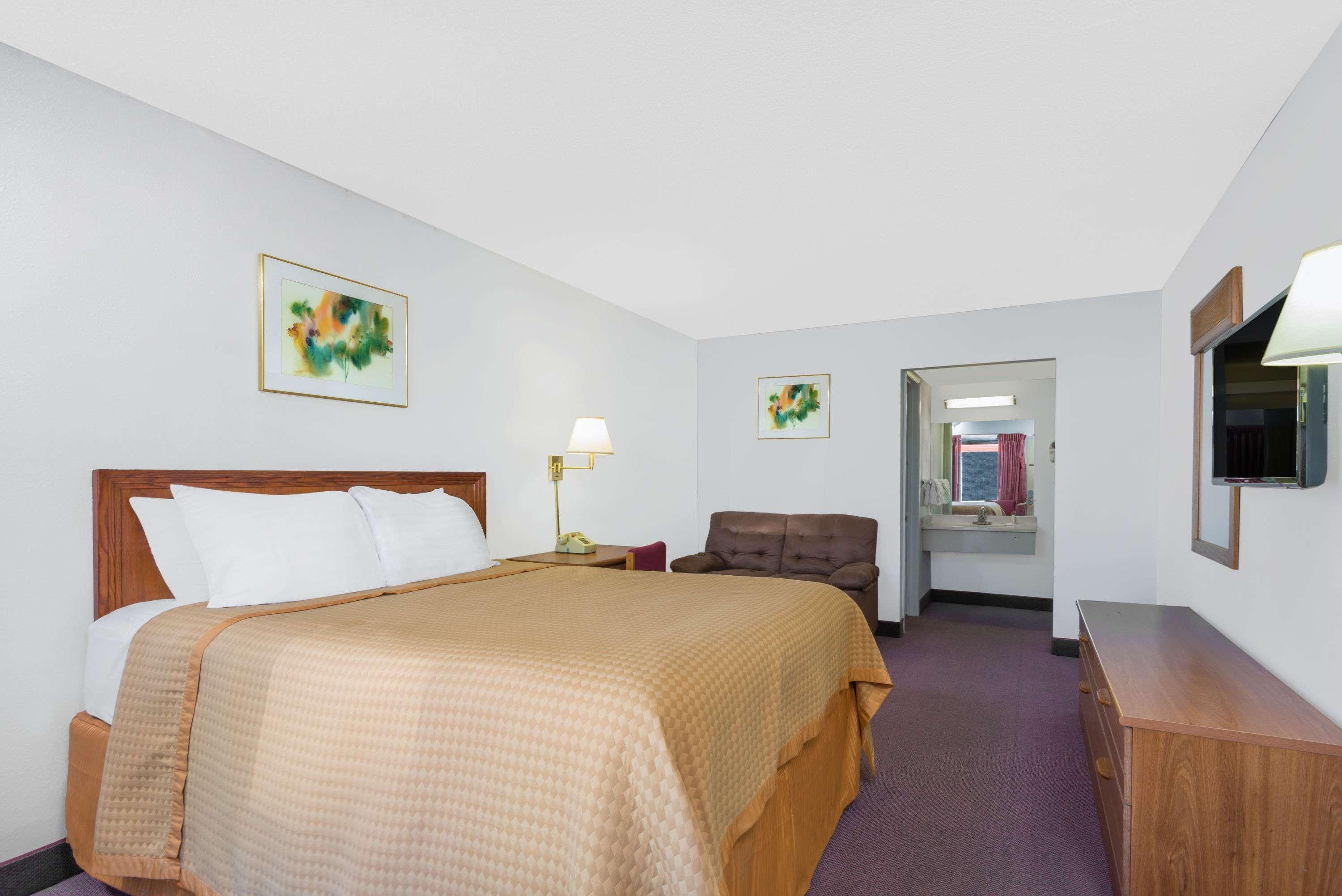 מאונט סטרלינג Days Inn By Wyndham Mt. Sterling מראה חיצוני תמונה