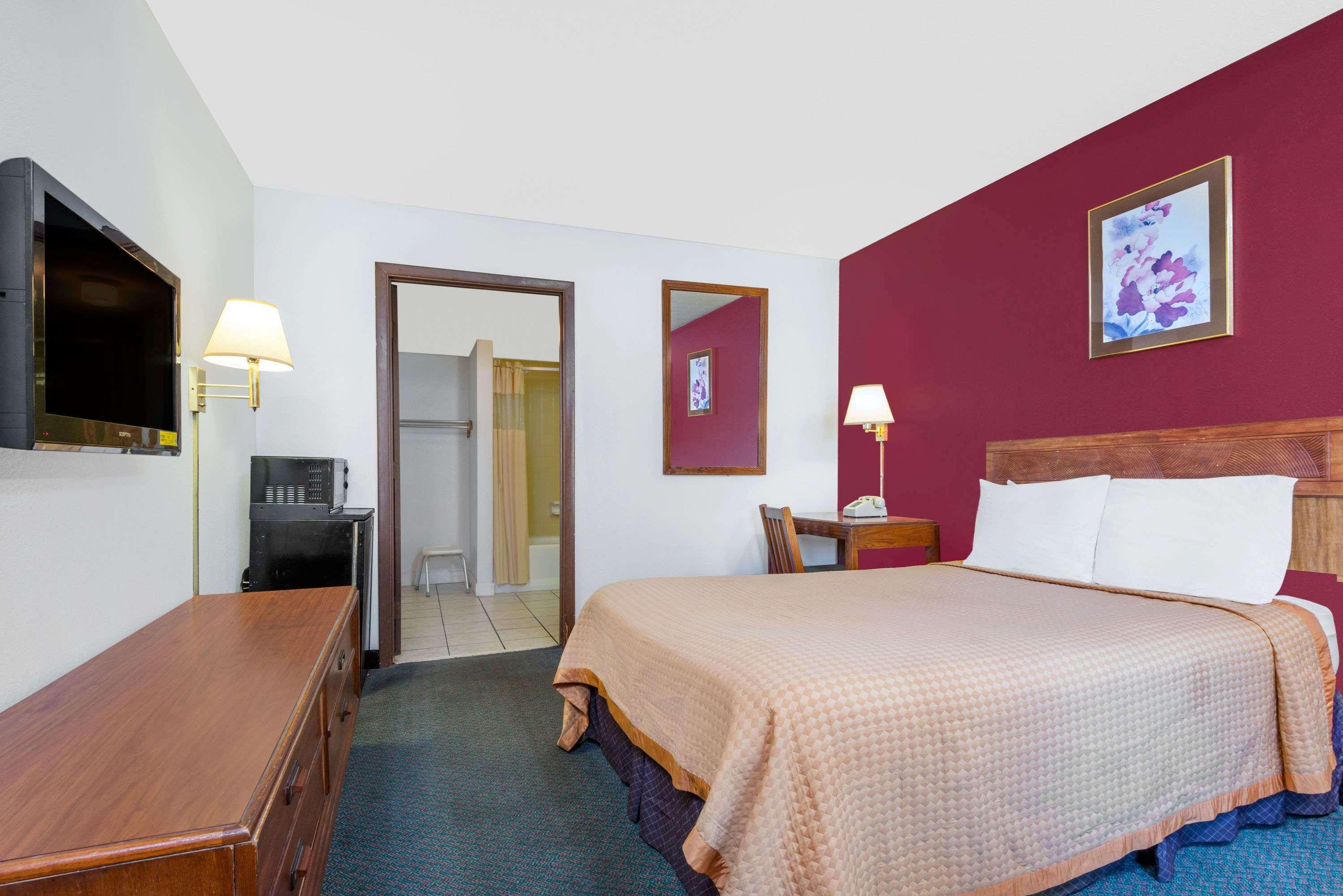 מאונט סטרלינג Days Inn By Wyndham Mt. Sterling מראה חיצוני תמונה