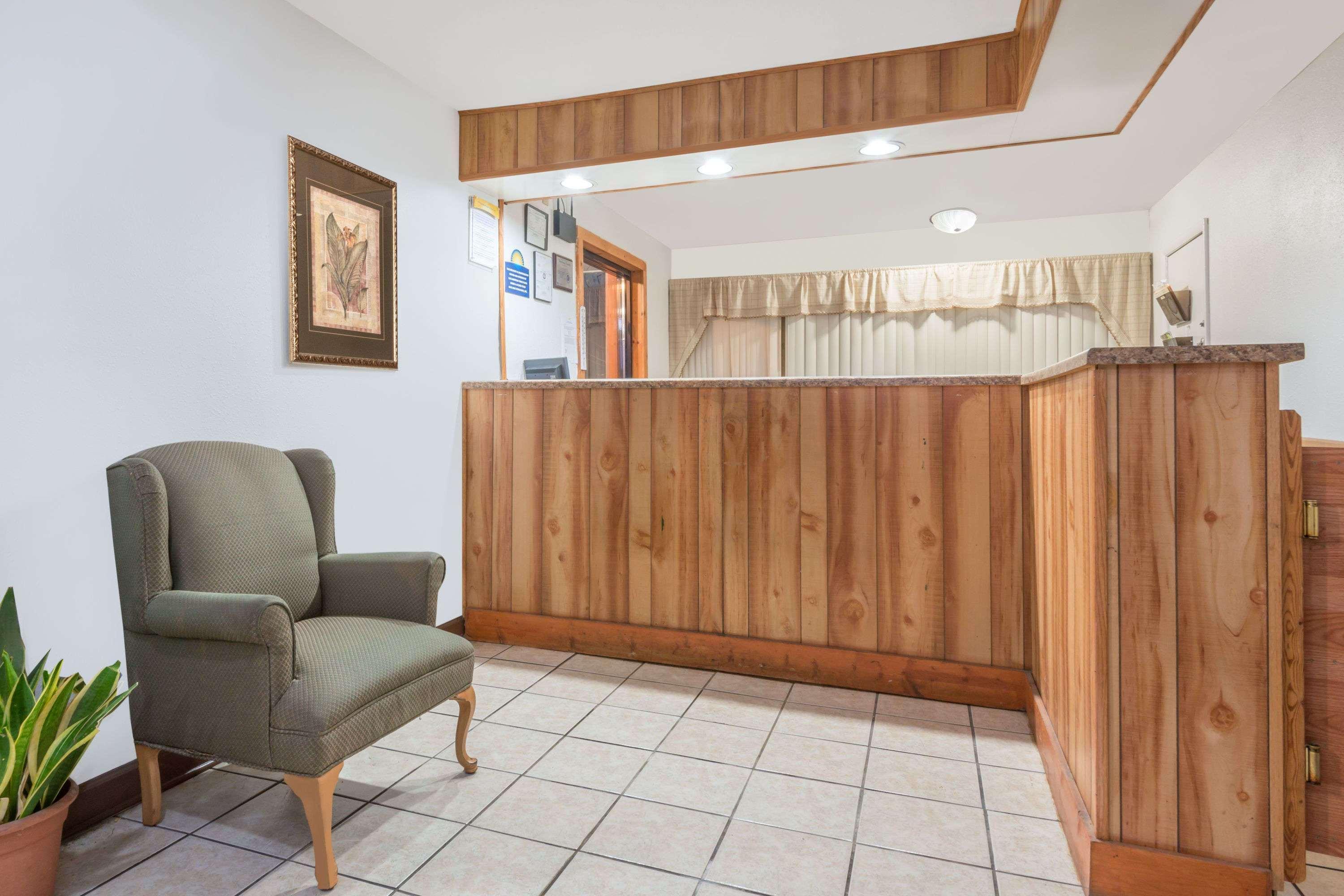 מאונט סטרלינג Days Inn By Wyndham Mt. Sterling מראה חיצוני תמונה