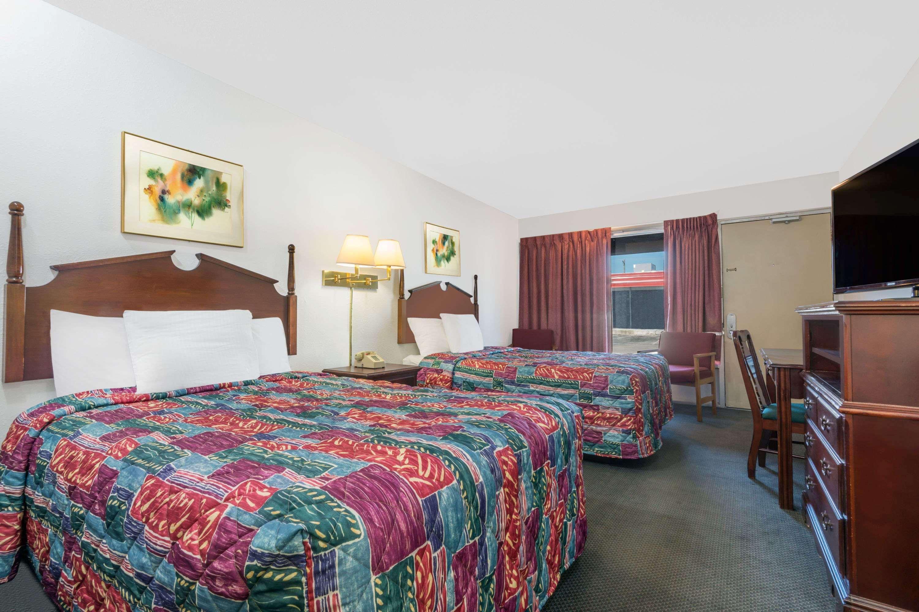 מאונט סטרלינג Days Inn By Wyndham Mt. Sterling מראה חיצוני תמונה